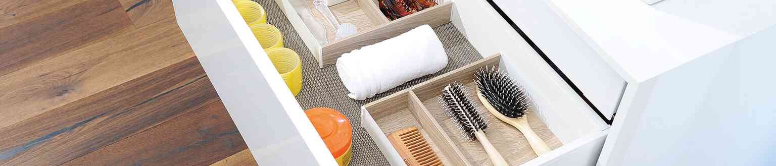 פתרונות סדר ואחסון לארונות אמבטיה | בלורן מוצרי פרזול לאמבטיה
