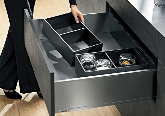מגירות לגראבוקס (LEGRABOX) למטבח מבית Blum | בלורן מוצרי פרזול איכותיים למטבח מגירות לגראבוקס (LEGRABOX) למטבח מבית Blum | בלורן מוצרי פרזול איכותיים למטבח
