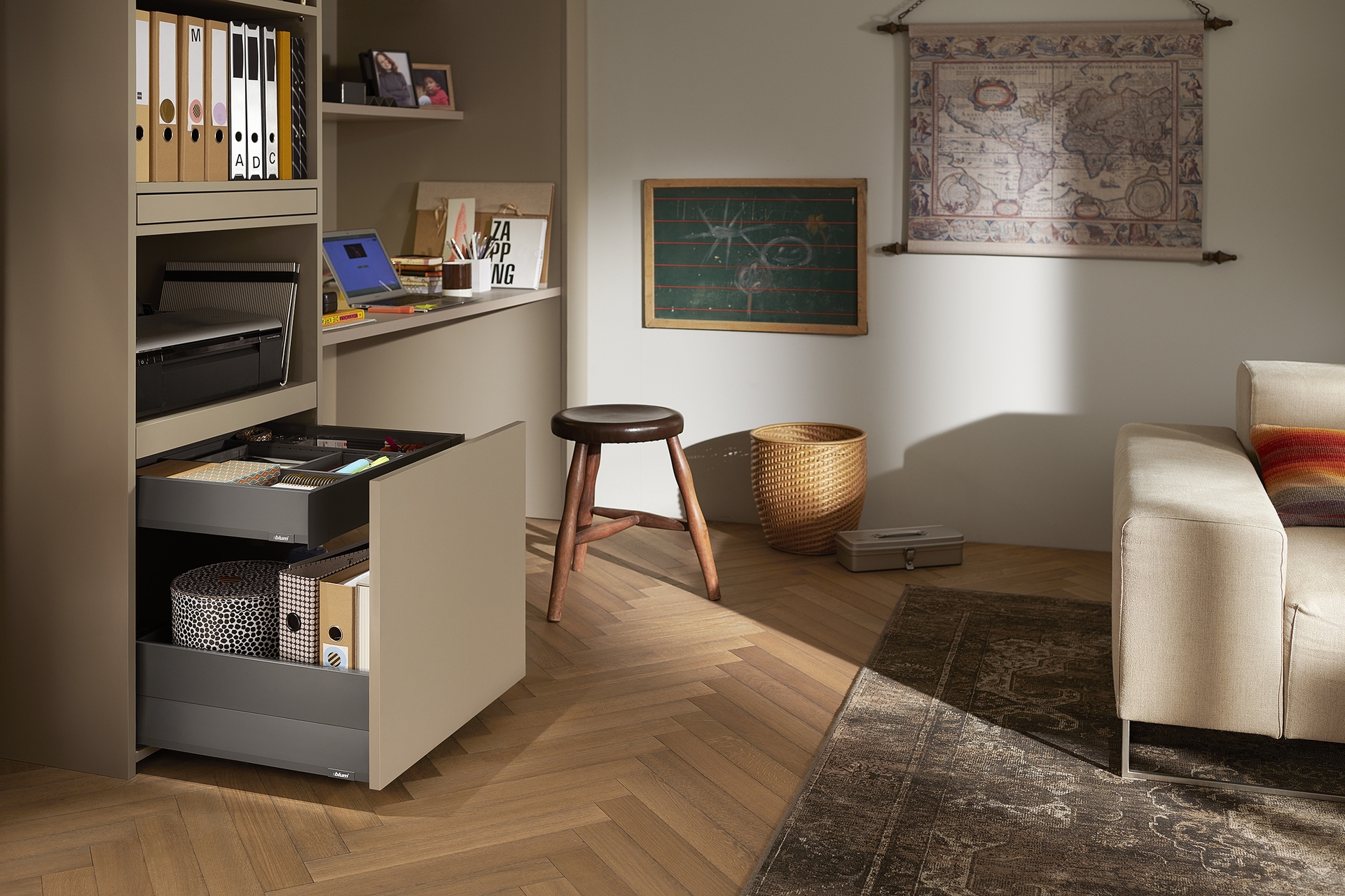 מגירות מריוובוקס (MERIVOBOX) למטבח | בלורן - מוצרי פרזול איכותיים למטבח מגירות מריוובוקס (MERIVOBOX) למטבח | בלורן - מוצרי פרזול איכותיים למטבח