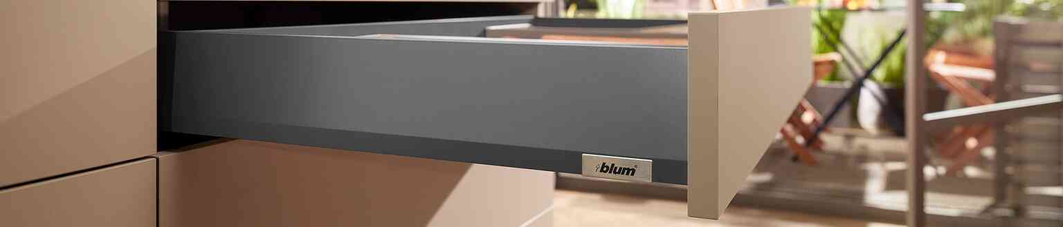 בלורן | פתרונות פרזול BLUM | קולקציית חומרים לעיצוב מטבחים ורהיטים