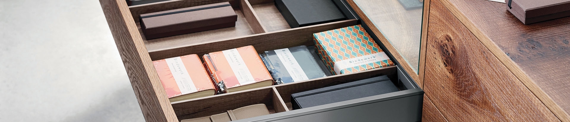 מגירות BLUM למשרד הביתי | בלורן מוצרי פרזול איכותיים מגירות BLUM למשרד הביתי | בלורן מוצרי פרזול איכותיים