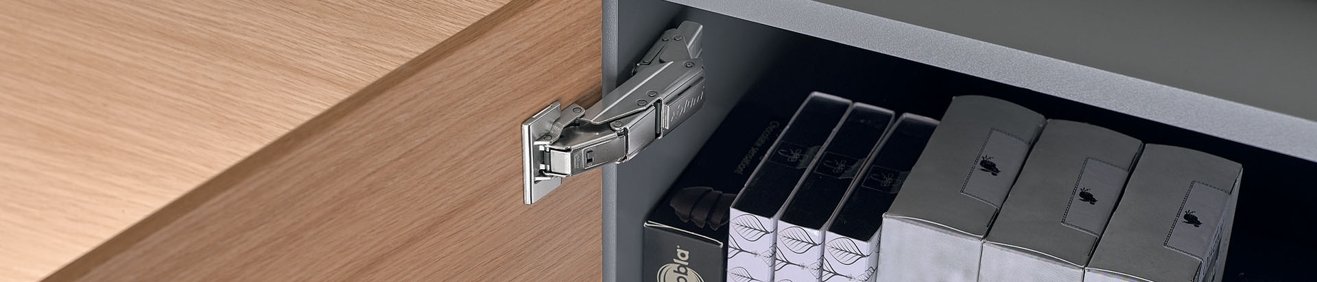 ארונות למשרד - מגוון פתרונות הפרזול לפתיחה וסגירה של ארונות משרדיים | בלורן פרזול