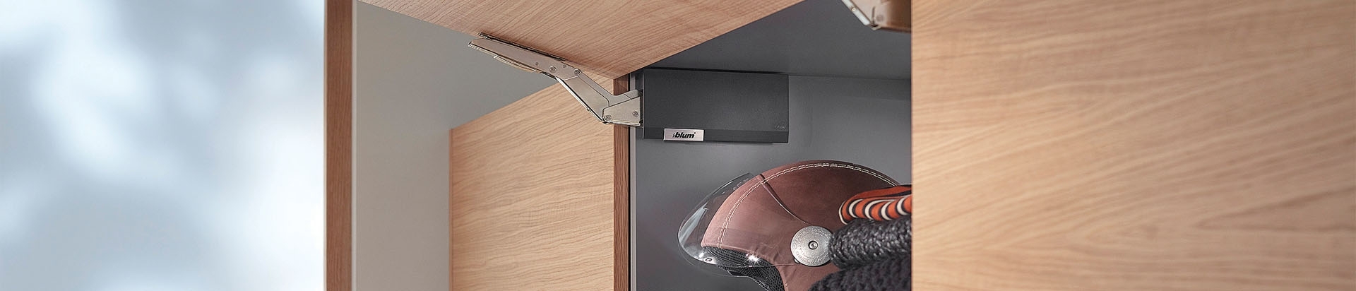 ארונות למשרד - מגוון פתרונות הפרזול לפתיחה וסגירה של ארונות משרדיים | בלורן פרזול