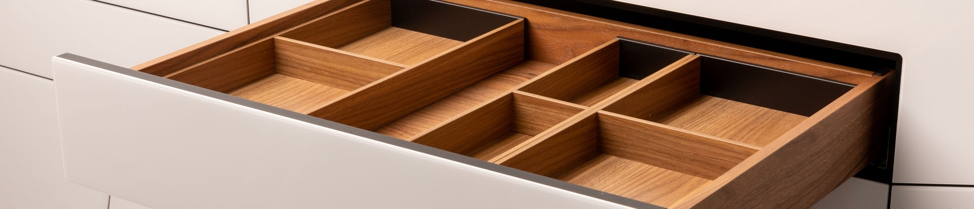 פתרונות אחסון וסדר לסלון | בלורן מוצרי פרזול איכותיים פתרונות אחסון וסדר לסלון | בלורן מוצרי פרזול איכותיים