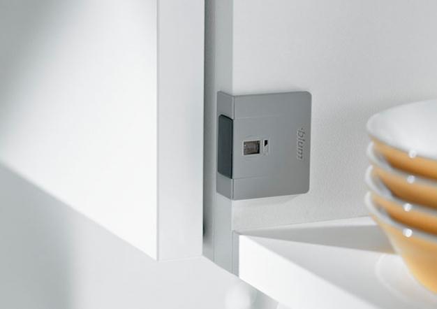 סרוו-דרייב: פתיחה חשמלית לקלפות | בלורן מוצרי פרזול איכותיים סרוו-דרייב: פתיחה חשמלית לקלפות | בלורן מוצרי פרזול איכותיים