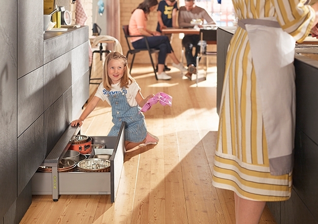 מגירת מדרגה ספייס סטפ (SPACE STEP) למטבח | בלורן יבוא ושיווק פרזול מגירת מדרגה ספייס סטפ (SPACE STEP) למטבח | בלורן יבוא ושיווק פרזול