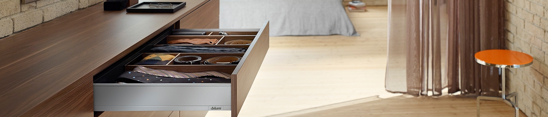 פתרונות פרזול ועיצוב לארונות וחדרי ארונות פתרונות פרזול ועיצוב לארונות וחדרי ארונות