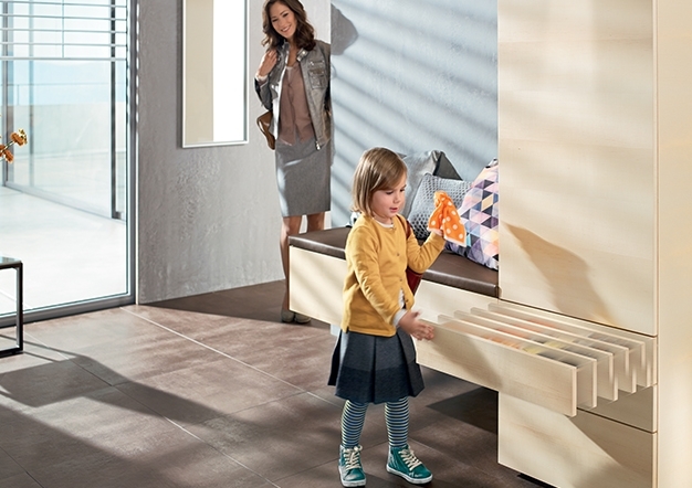 טיפ-און בלומושן: פתיחה מכאנית למגירות | בלורן פרזול טיפ-און בלומושן: פתיחה מכאנית למגירות | בלורן פרזול