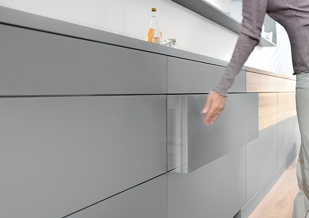 טיפ-און בלומושן: פתיחה מכאנית למגירות | בלורן פרזול טיפ-און בלומושן: פתיחה מכאנית למגירות | בלורן פרזול