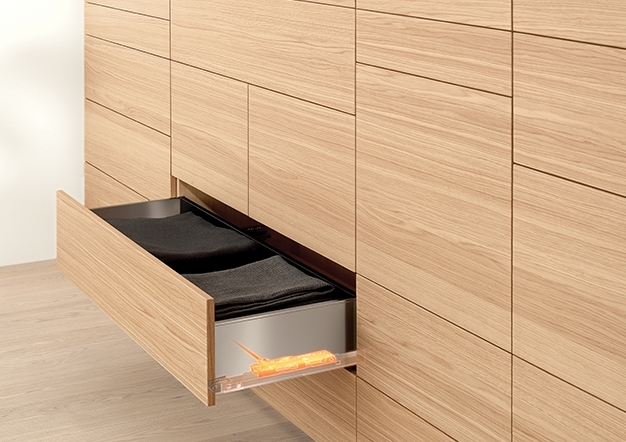 טיפ-און בלומושן: פתיחה מכאנית למגירות | בלורן פרזול טיפ-און בלומושן: פתיחה מכאנית למגירות | בלורן פרזול