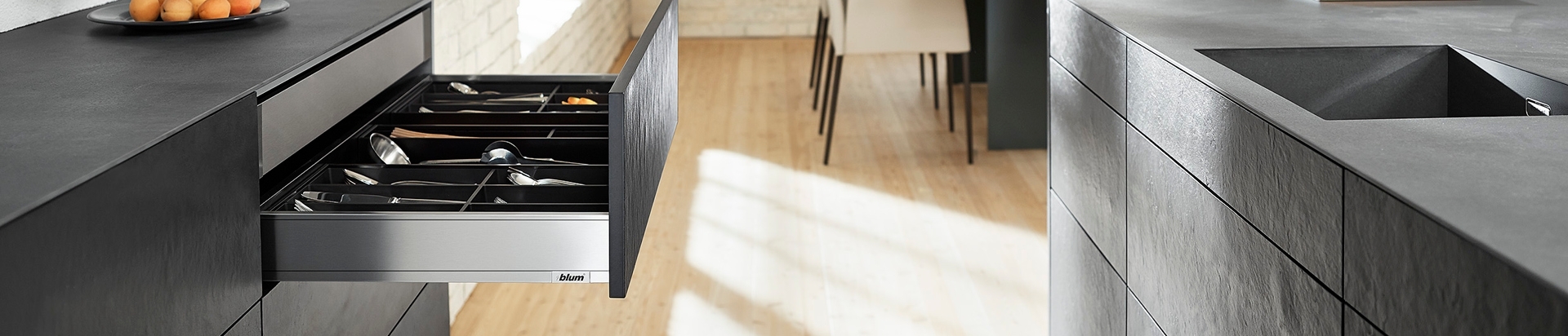 מגירות לגראבוקס (LEGRABOX) למטבח מבית Blum | בלורן מוצרי פרזול איכותיים למטבח מגירות לגראבוקס (LEGRABOX) למטבח מבית Blum | בלורן מוצרי פרזול איכותיים למטבח