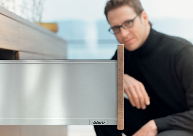 מגירות BLUM למשרד הביתי | בלורן מוצרי פרזול איכותיים מגירות BLUM למשרד הביתי | בלורן מוצרי פרזול איכותיים