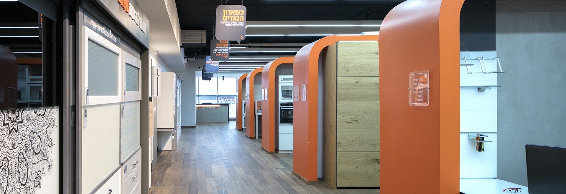 אולמות תצוגה ליצרנים | בלורן פרזול