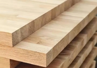 לוחות עץ מבית בלורן