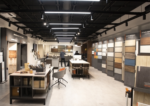 About Bluran | בלורן פרזול About Bluran | בלורן פרזול