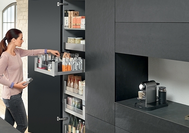 chessBlock - פתרונות אחסון למטבח ולבית BLUM - פרזול למטבחים ורהיטים מבית BLUM