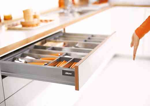 מגירות למטבח - מבחר מגירות ומסילות למטבח של BLUM | בלורן - מוצרי פרזול איכותיים למטבחים