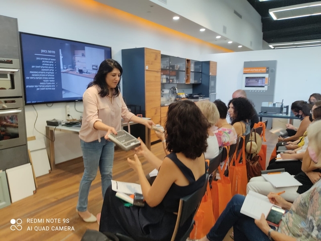 סדנת כשעיצוב פוגש חומר | בלורן פרזול סדנת כשעיצוב פוגש חומר | בלורן פרזול